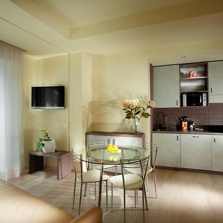Residence Elisabetta Чезенатико Экстерьер фото