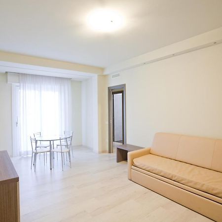 Residence Elisabetta Чезенатико Экстерьер фото