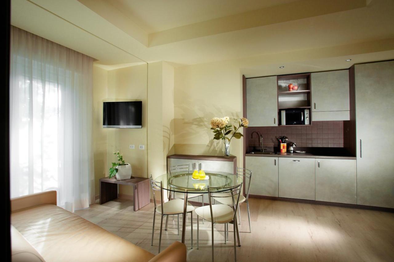 Residence Elisabetta Чезенатико Экстерьер фото