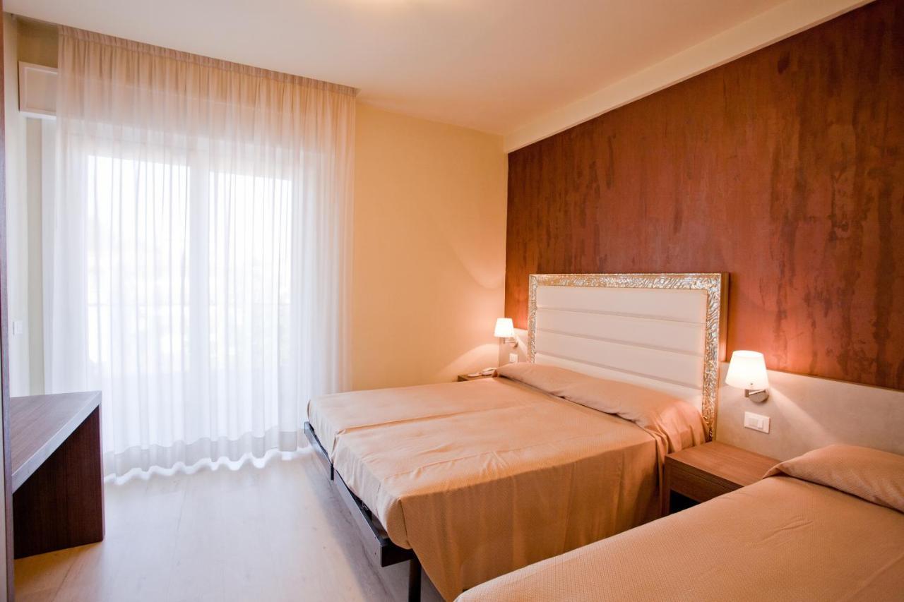 Residence Elisabetta Чезенатико Экстерьер фото
