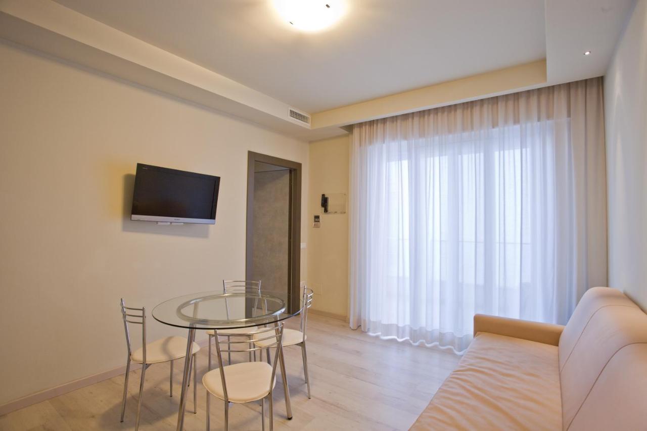 Residence Elisabetta Чезенатико Экстерьер фото