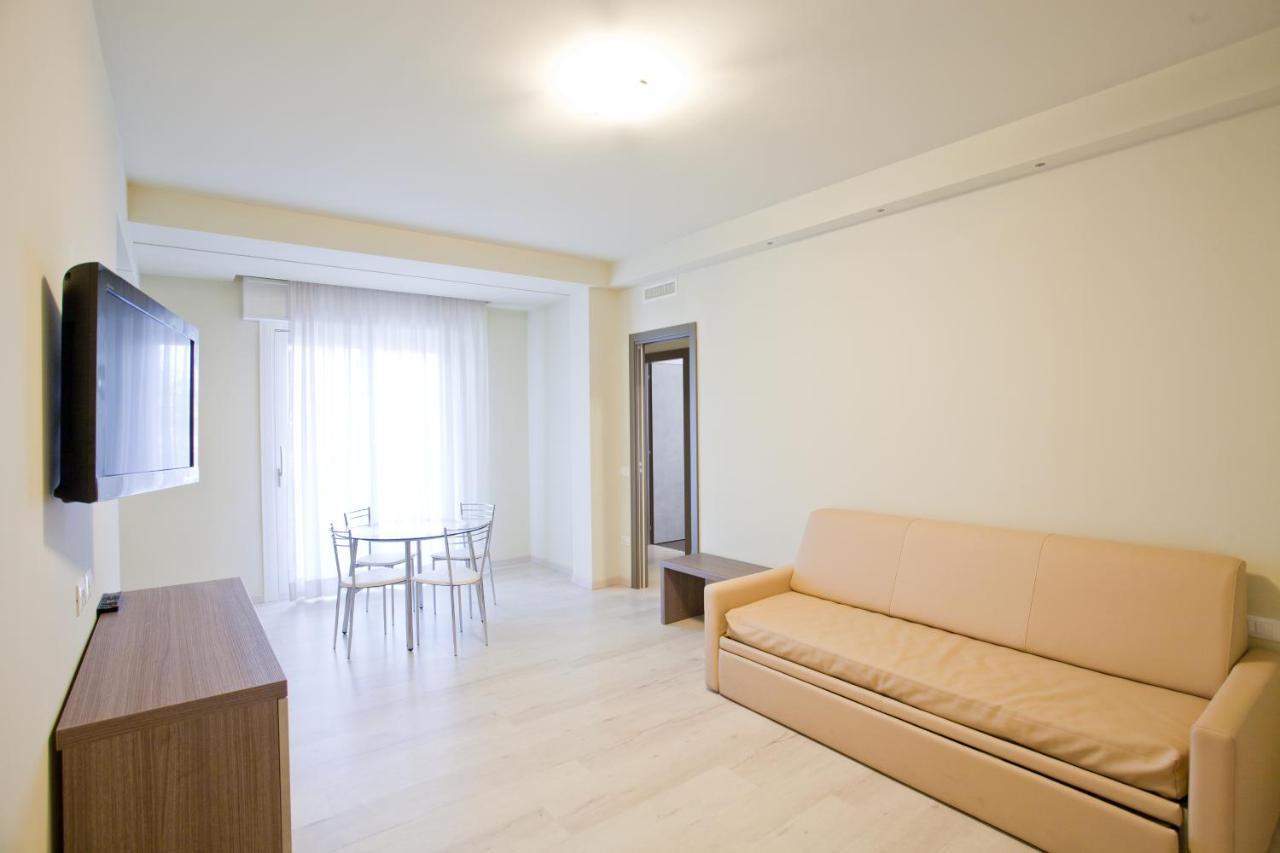 Residence Elisabetta Чезенатико Экстерьер фото