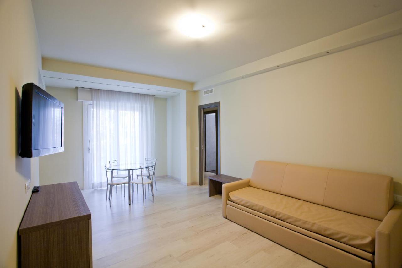 Residence Elisabetta Чезенатико Экстерьер фото