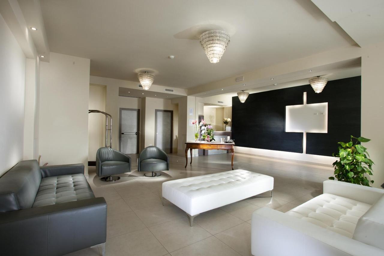 Residence Elisabetta Чезенатико Экстерьер фото