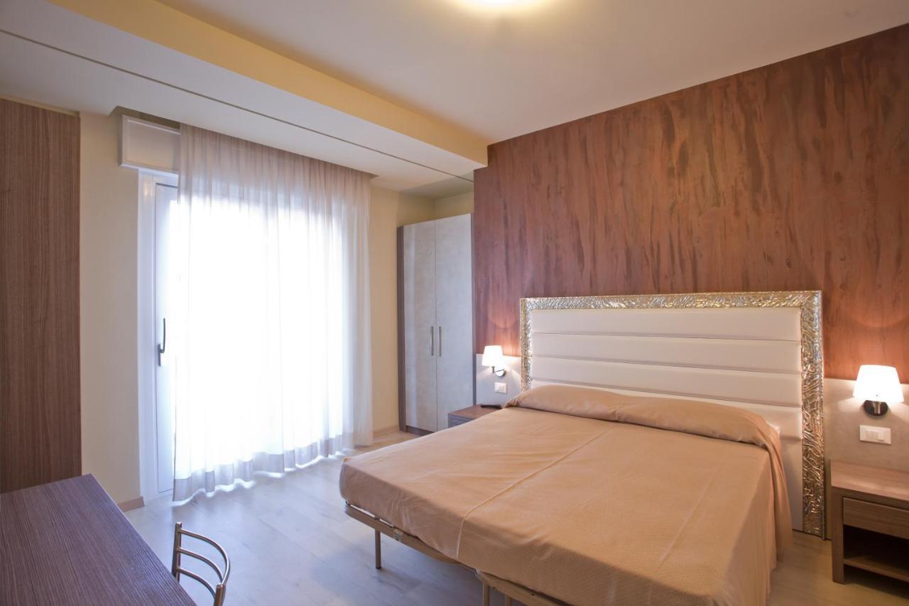 Residence Elisabetta Чезенатико Экстерьер фото