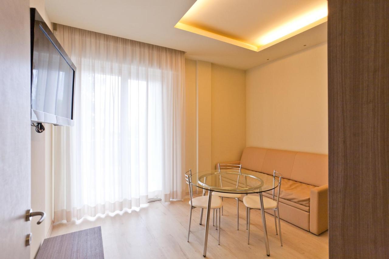 Residence Elisabetta Чезенатико Экстерьер фото