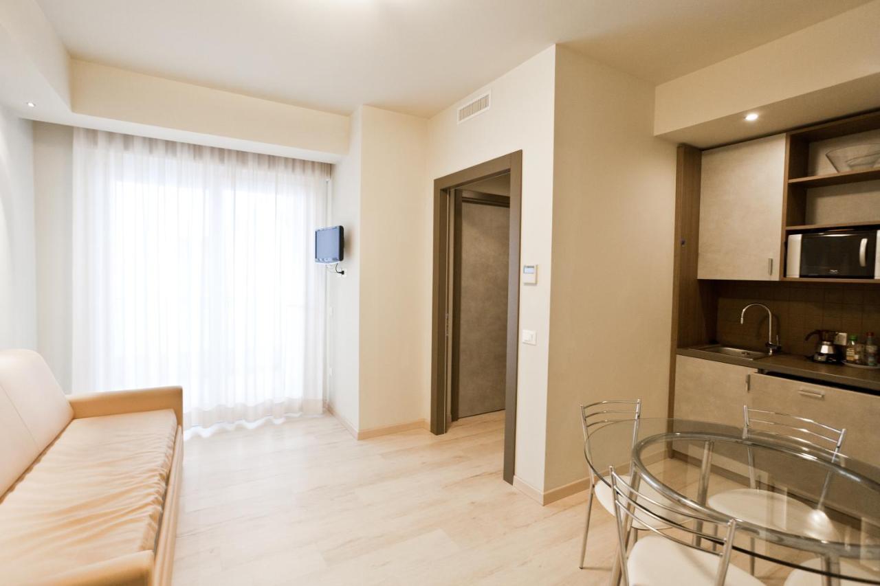 Residence Elisabetta Чезенатико Экстерьер фото