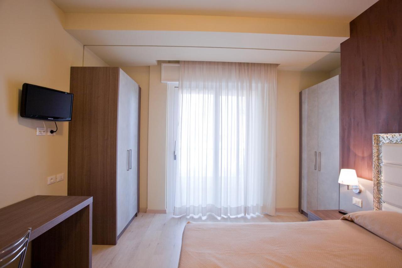 Residence Elisabetta Чезенатико Экстерьер фото