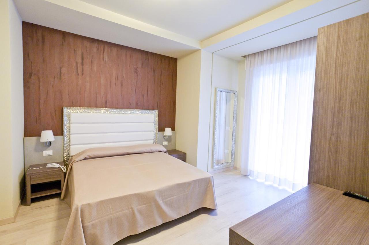 Residence Elisabetta Чезенатико Экстерьер фото